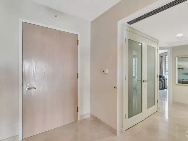 3-bedroom condo for sale in Sunny Isles Beach - 16400 Collins Avenue 641 - MondialRealty