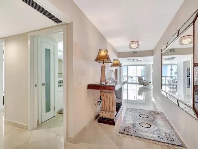3-bedroom condo for sale in Sunny Isles Beach - 16400 Collins Avenue 641 - MondialRealty
