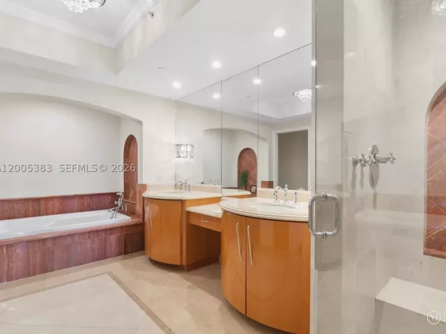 3-bedroom condo for rent in Sunny Isles Beach - 17875 Collins Ave 3305 - MondialRealty