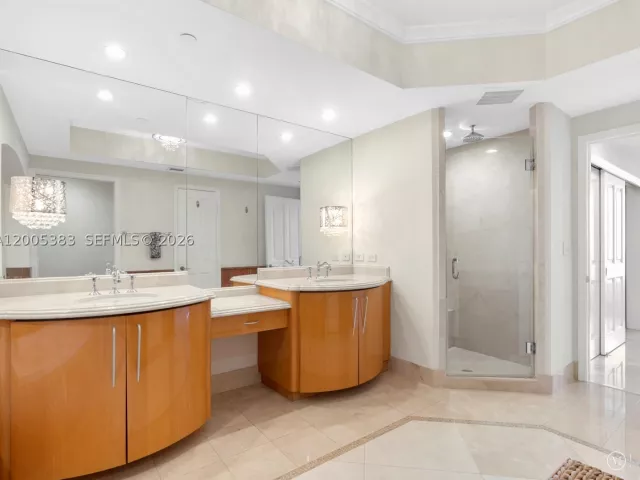 3-bedroom condo for rent in Sunny Isles Beach - 17875 Collins Ave 3305 - MondialRealty