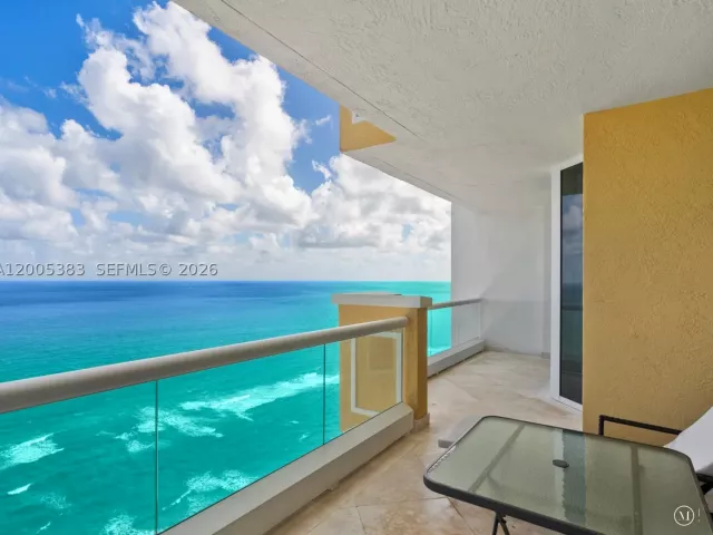3-bedroom condo for rent in Sunny Isles Beach - 17875 Collins Ave 3305 - MondialRealty