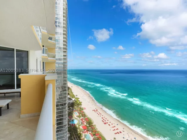 3-bedroom condo for rent in Sunny Isles Beach - 17875 Collins Ave 3305 - MondialRealty