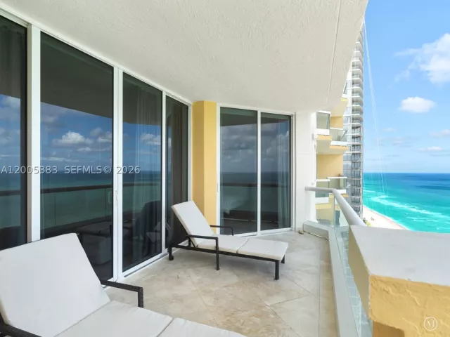 3-bedroom condo for rent in Sunny Isles Beach - 17875 Collins Ave 3305 - MondialRealty