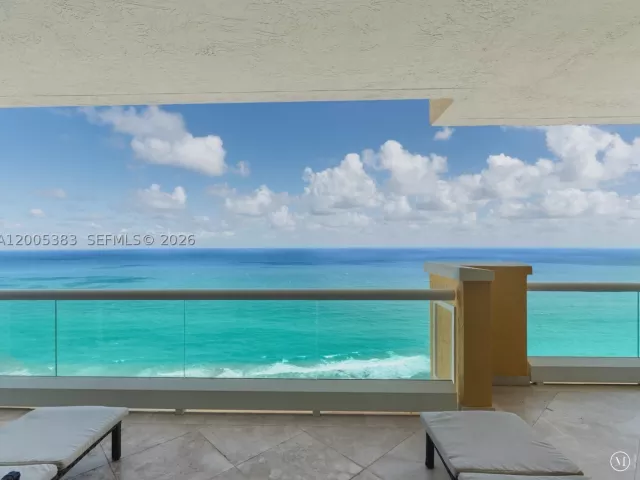 3-bedroom condo for rent in Sunny Isles Beach - 17875 Collins Ave 3305 - MondialRealty