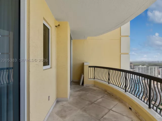 3-bedroom condo for rent in Sunny Isles Beach - 17875 Collins Ave 3305 - MondialRealty