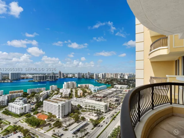 3-bedroom condo for rent in Sunny Isles Beach - 17875 Collins Ave 3305 - MondialRealty
