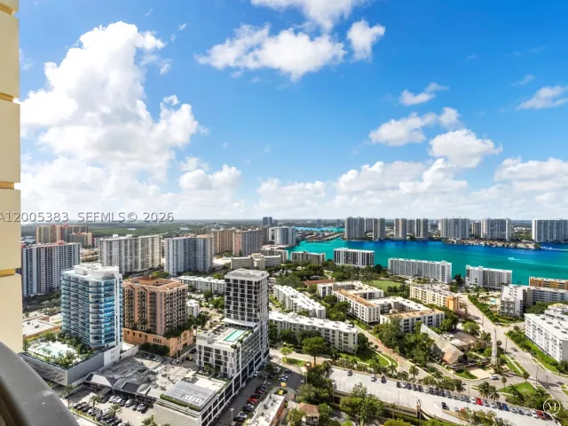 3-bedroom condo for rent in Sunny Isles Beach - 17875 Collins Ave 3305 - MondialRealty