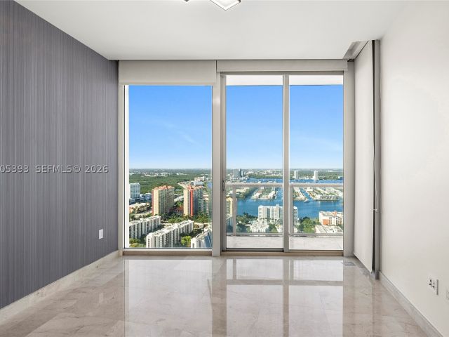 4-bedroom condo for sale in Sunny Isles Beach - 17001 Collins Ave 4208 - MondialRealty