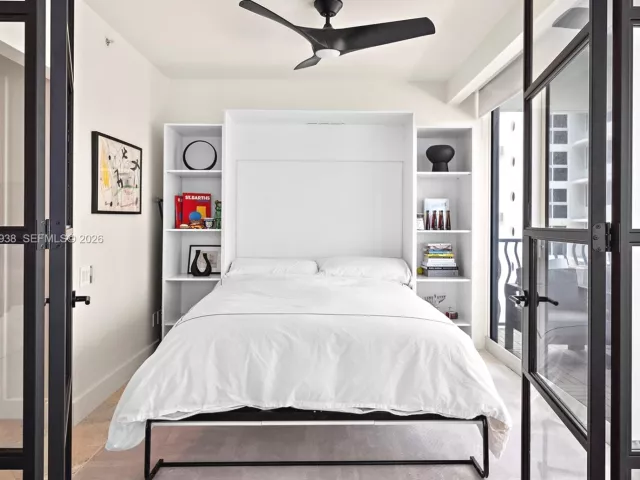 2-bedroom condo for sale in Miami Beach - 1500 Ocean Dr 607 - MondialRealty