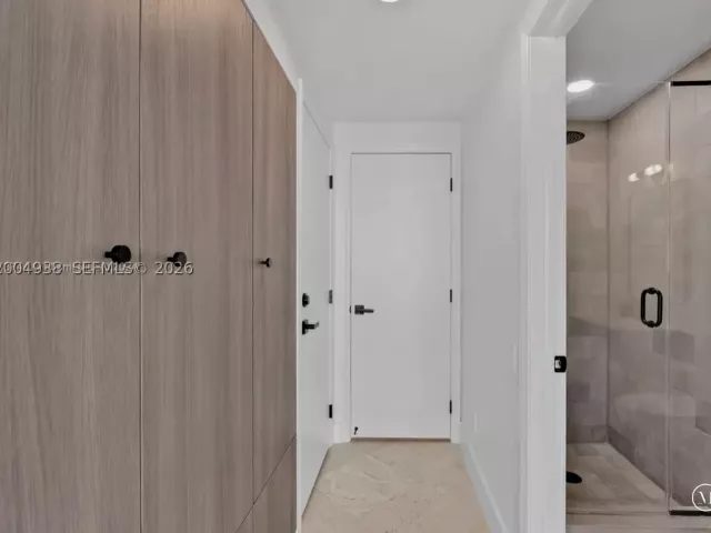 2-bedroom condo for sale in Miami Beach - 1500 Ocean Dr 607 - MondialRealty