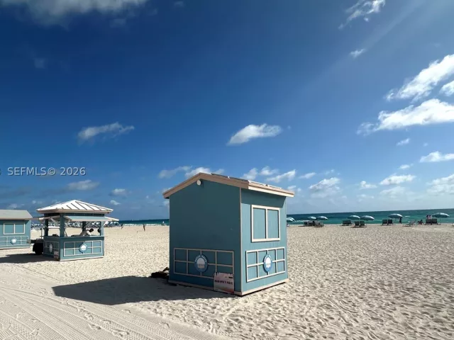 2-bedroom condo for sale in Miami Beach - 1500 Ocean Dr 607 - MondialRealty