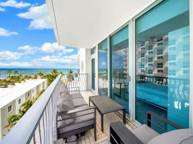 2-bedroom condo for sale in Miami Beach - 1500 Ocean Dr 607 - MondialRealty