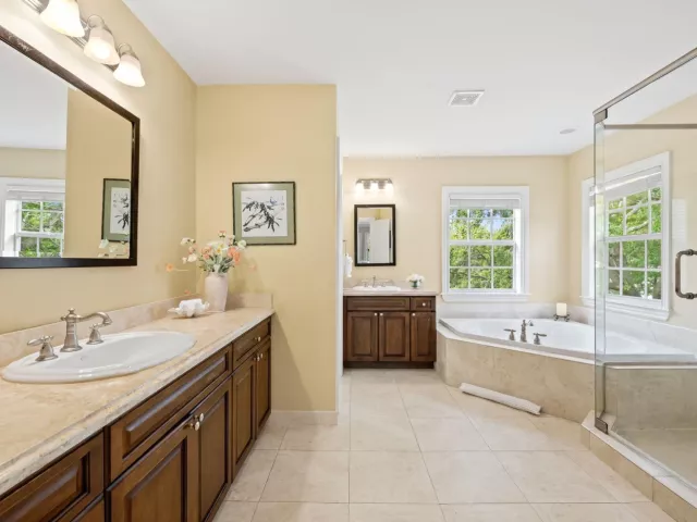 4-bedroom home for sale in Fort Lauderdale - 1421 SW 20th Court - MondialRealty