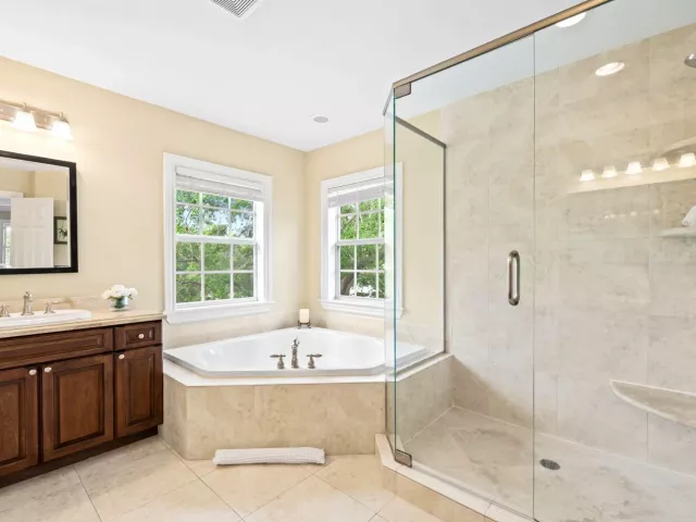 4-bedroom home for sale in Fort Lauderdale - 1421 SW 20th Court - MondialRealty
