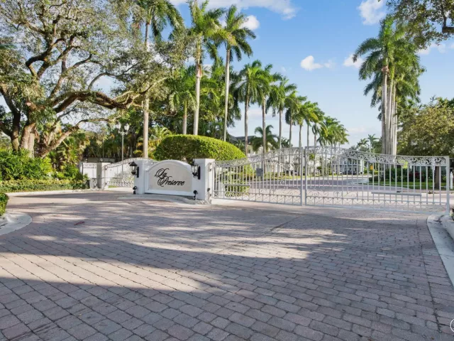 4-bedroom home for sale in Fort Lauderdale - 1421 SW 20th Court - MondialRealty