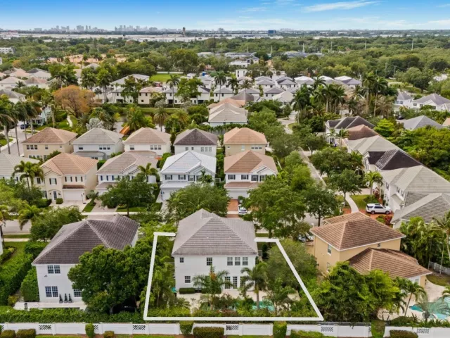 4-bedroom home for sale in Fort Lauderdale - 1421 SW 20th Court - MondialRealty