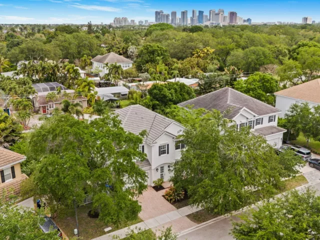 4-bedroom home for sale in Fort Lauderdale - 1421 SW 20th Court - MondialRealty