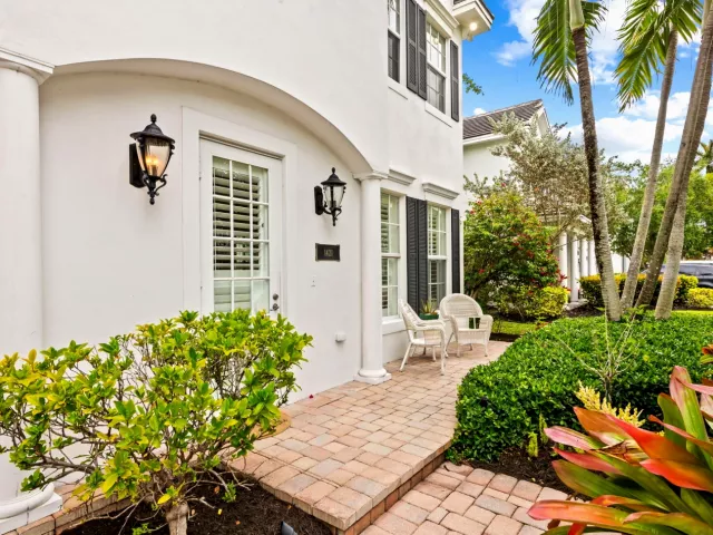 4-bedroom home for sale in Fort Lauderdale - 1421 SW 20th Court - MondialRealty