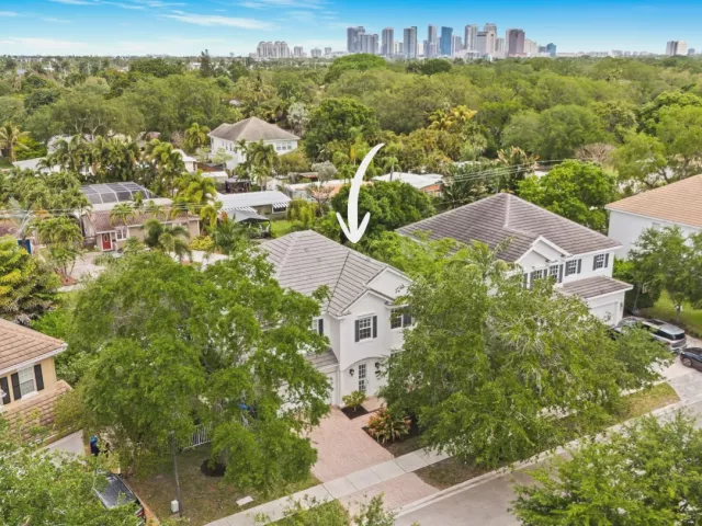 4-bedroom home for sale in Fort Lauderdale - 1421 SW 20th Court - MondialRealty
