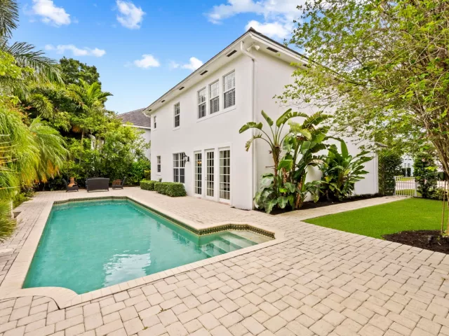 4-bedroom home for sale in Fort Lauderdale - 1421 SW 20th Court - MondialRealty