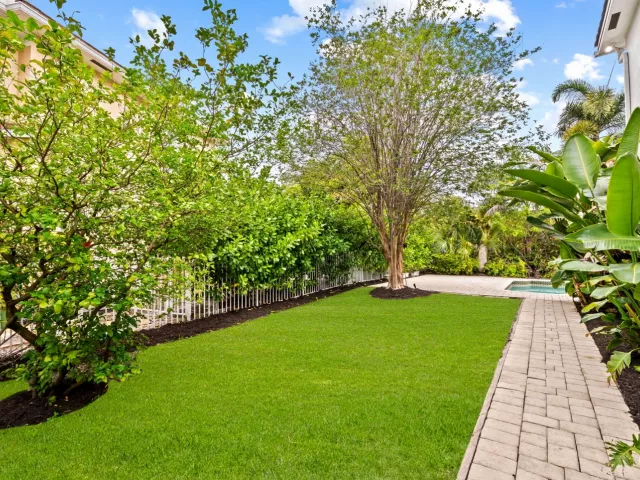 4-bedroom home for sale in Fort Lauderdale - 1421 SW 20th Court - MondialRealty