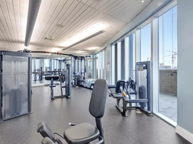 3-bedroom condo for rent in Miami - 185 SW 7th St 1511 - MondialRealty