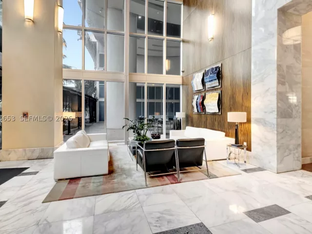 3-bedroom condo for rent in Miami - 185 SW 7th St 1511 - MondialRealty