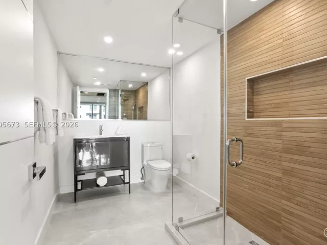 3-bedroom condo for rent in Miami Beach - 1500 Ocean Dr 1003 - MondialRealty