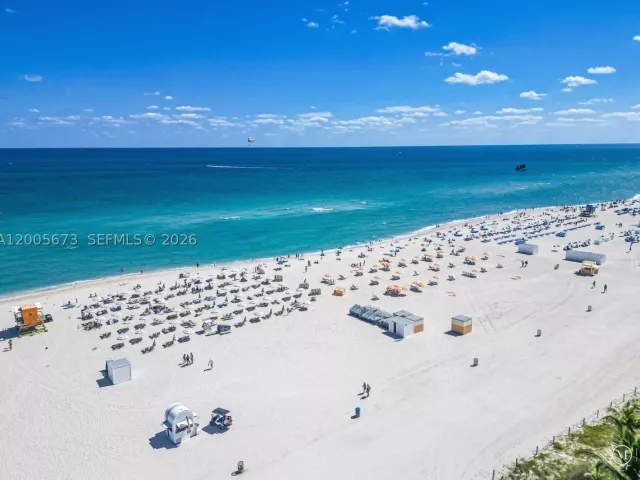 3-bedroom condo for rent in Miami Beach - 1500 Ocean Dr 1003 - MondialRealty