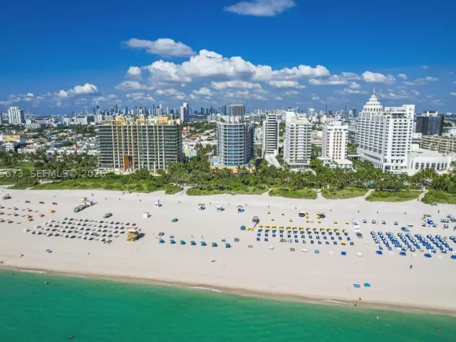 3-bedroom condo for rent in Miami Beach - 1500 Ocean Dr 1003 - MondialRealty