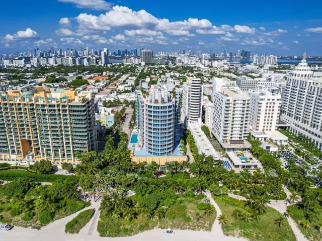 3-bedroom condo for rent in Miami Beach - 1500 Ocean Dr 1003 - MondialRealty