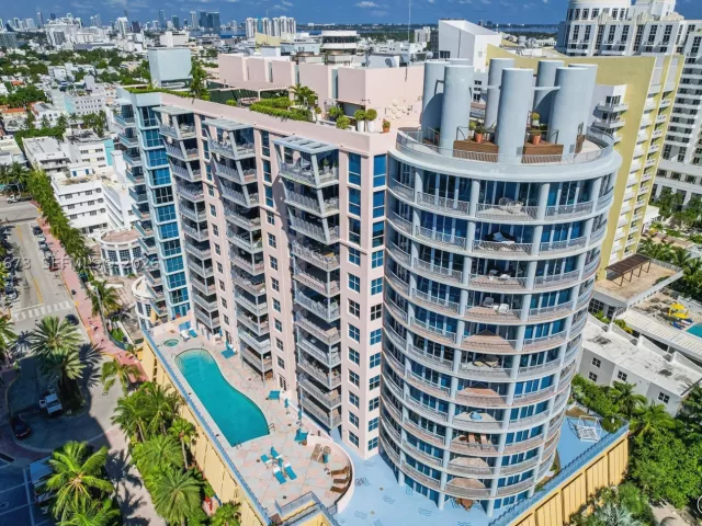 3-bedroom condo for rent in Miami Beach - 1500 Ocean Dr 1003 - MondialRealty