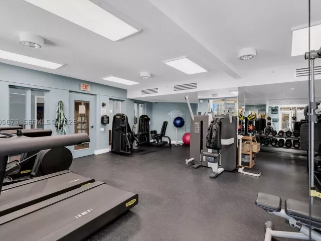 3-bedroom condo for rent in Miami Beach - 1500 Ocean Dr 1003 - MondialRealty