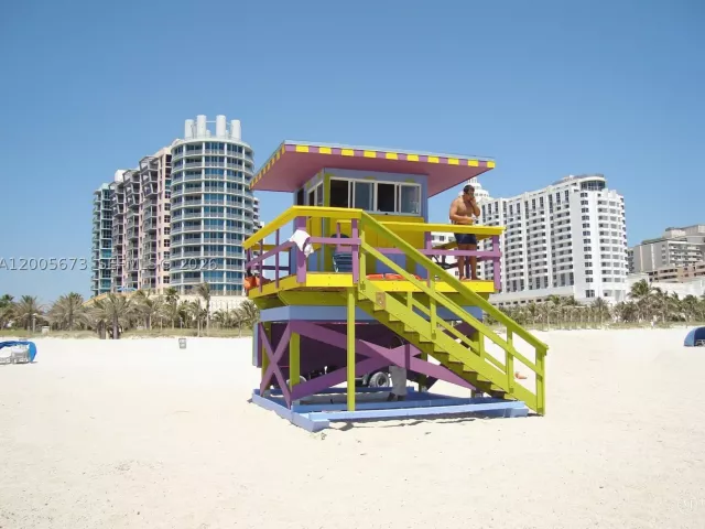 3-bedroom condo for rent in Miami Beach - 1500 Ocean Dr 1003 - MondialRealty