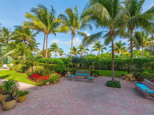 3-bedroom condo for rent in Miami Beach - 1500 Ocean Dr 1003 - MondialRealty