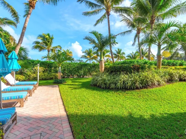3-bedroom condo for rent in Miami Beach - 1500 Ocean Dr 1003 - MondialRealty