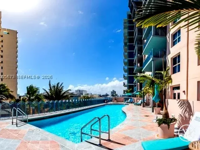 3-bedroom condo for rent in Miami Beach - 1500 Ocean Dr 1003 - MondialRealty