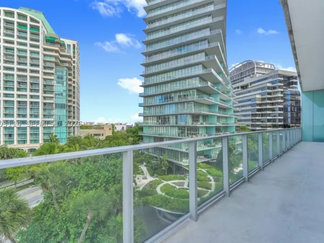 5-bedroom condo for sale in Miami - 2675 S Bayshore Dr 602S - MondialRealty