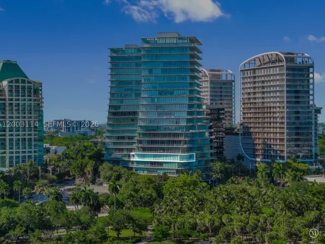 5-bedroom condo for sale in Miami - 2675 S Bayshore Dr 602S - MondialRealty