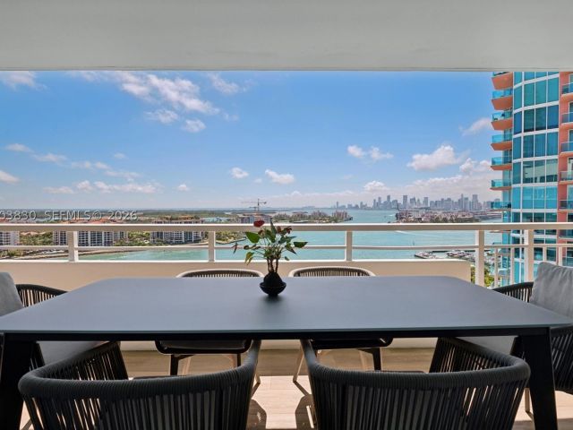 2-bedroom condo for sale in Miami Beach - 400 S Pointe Dr 2309 - MondialRealty
