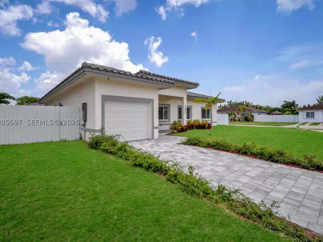 4-bedroom home for sale in Homestead - 12901 SW 265th St - MondialRealty