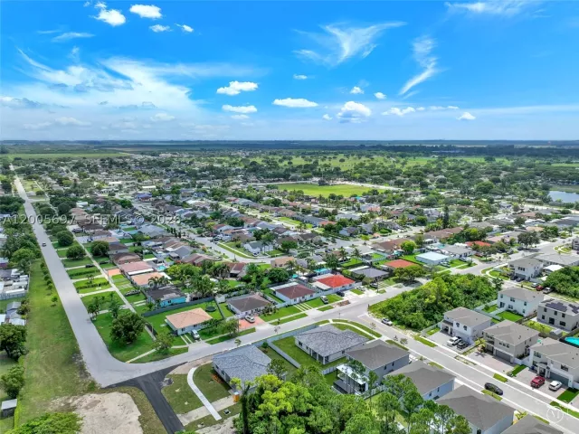 4-bedroom home for sale in Homestead - 12901 SW 265th St - MondialRealty