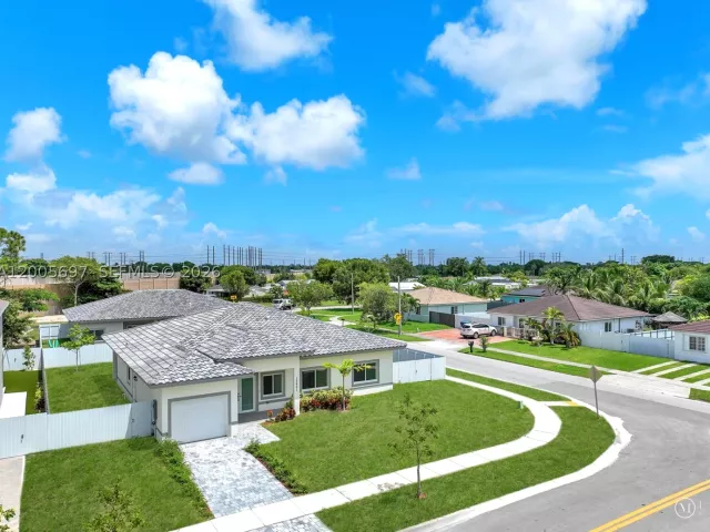 4-bedroom home for sale in Homestead - 12901 SW 265th St - MondialRealty