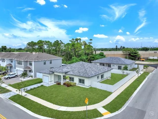 4-bedroom home for sale in Homestead - 12901 SW 265th St - MondialRealty