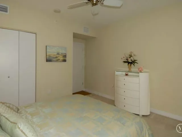 2-bedroom condo for rent in Fort Lauderdale - 2821 N Ocean Boulevard 401s - MondialRealty