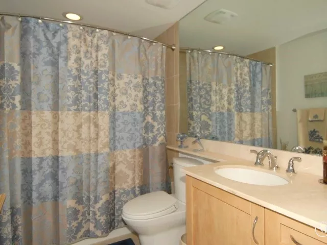 2-bedroom condo for rent in Fort Lauderdale - 2821 N Ocean Boulevard 401s - MondialRealty