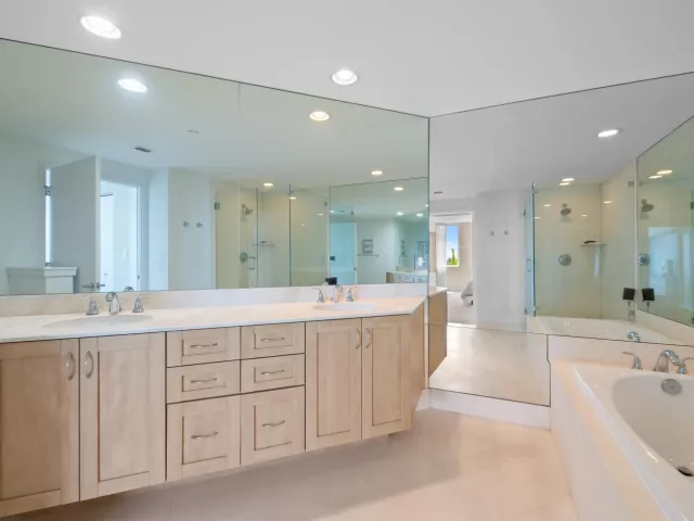 2-bedroom condo for rent in Fort Lauderdale - 2821 N Ocean Boulevard 401s - MondialRealty