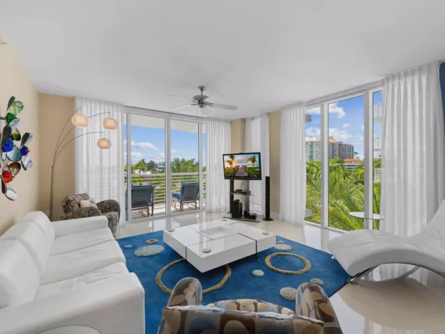 2-bedroom condo for rent in Fort Lauderdale - 2821 N Ocean Boulevard 401s - MondialRealty