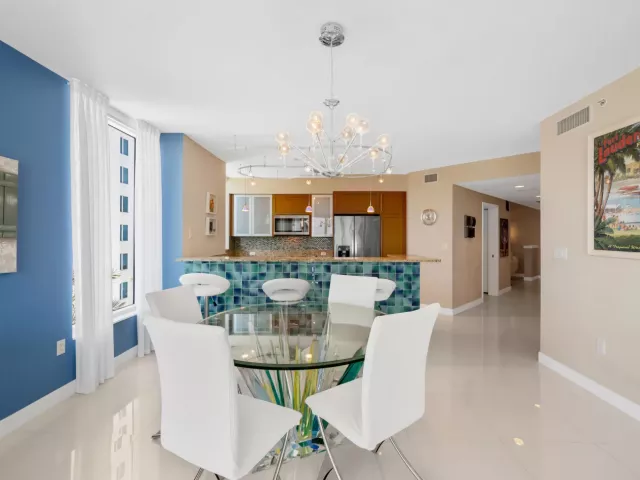 2-bedroom condo for rent in Fort Lauderdale - 2821 N Ocean Boulevard 401s - MondialRealty