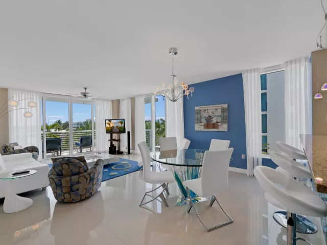 2-bedroom condo for rent in Fort Lauderdale - 2821 N Ocean Boulevard 401s - MondialRealty